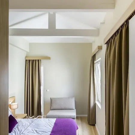 Path Bonjardim Apartments